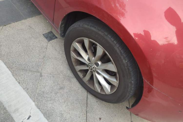 Used Volkswagen Golf 2012 1.6L Automatic Comfort Model Right Front Wheel Hub