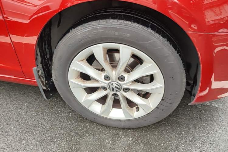 Used Volkswagen Golf 2012 1.6L Automatic Comfort Model Right Front Wheel Hub