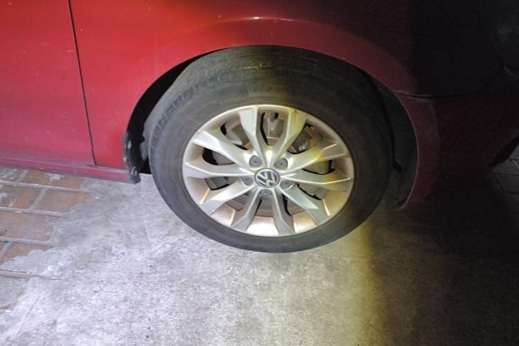 Used Volkswagen Golf 2012 1.4 TSI Automatic Comfort Edition Right Front Wheel Hub