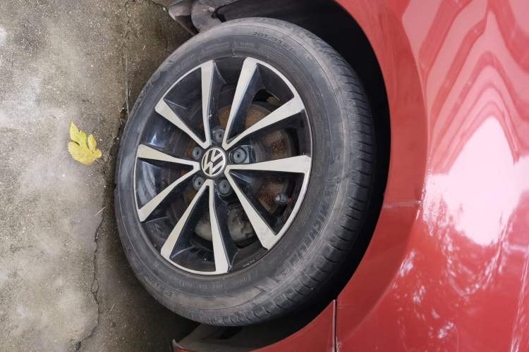 Used Volkswagen Golf 2012 1.4TSI Automatic Luxury Edition Right Front Wheel Hub