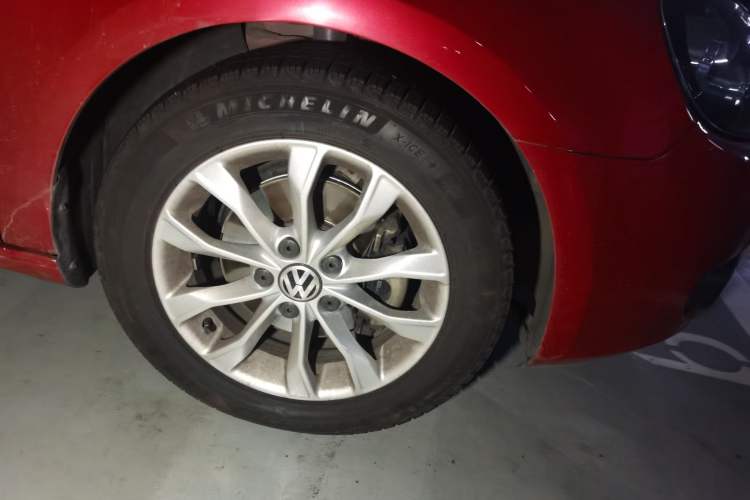 Used Volkswagen Golf 2012 1.4 TSI Automatic Comfort Edition Right Front Wheel Hub