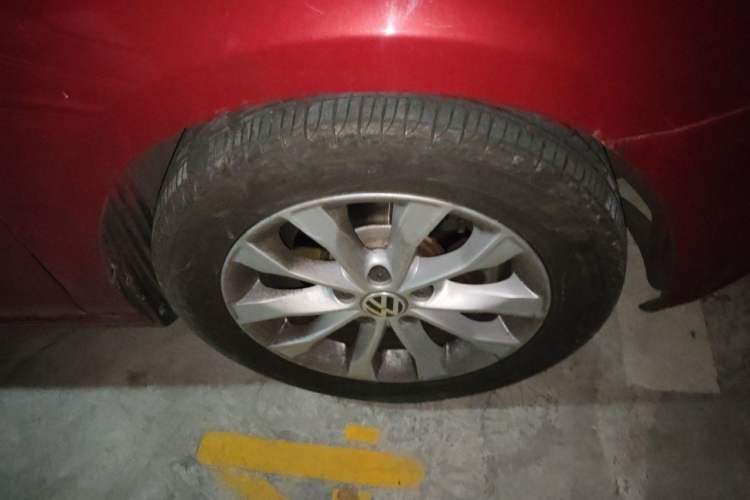 Used Volkswagen Golf 2012 1.6L Automatic Comfort Model Right Front Wheel Hub
