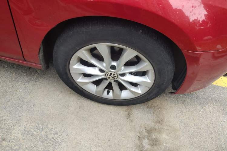 Used Volkswagen Golf 2012 1.6L Automatic Comfort Model Right Front Wheel Hub