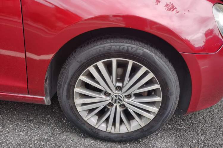 Used Volkswagen Golf 2012 1.4TSI Automatic Luxury Edition Right Front Wheel Hub