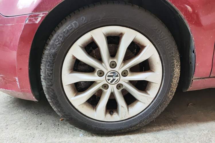 Used Volkswagen Golf 2012 1.6L Automatic Comfort Model Right Front Wheel Hub