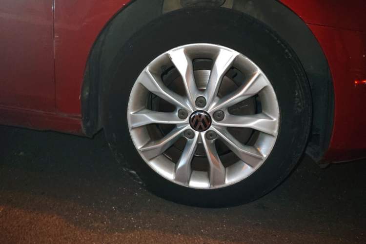 Used Volkswagen Golf 2012 1.4 TSI Automatic Comfort Edition Right Front Wheel Hub