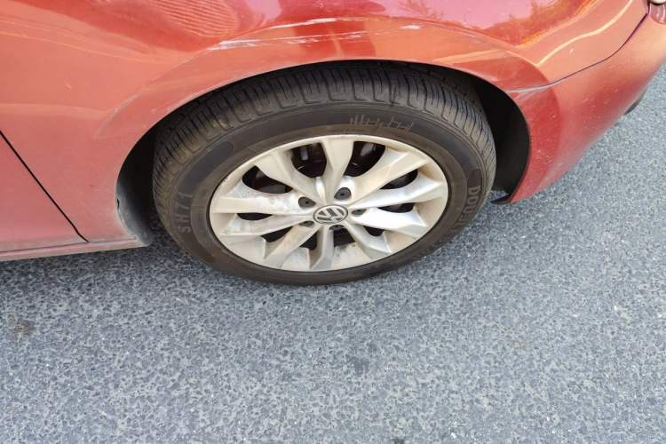 Used Volkswagen Golf 2012 1.4 TSI Automatic Comfort Edition Right Front Wheel Hub