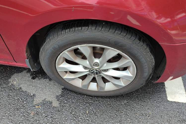Used Volkswagen Golf 2012 1.6L Automatic Comfort Model Right Front Wheel Hub