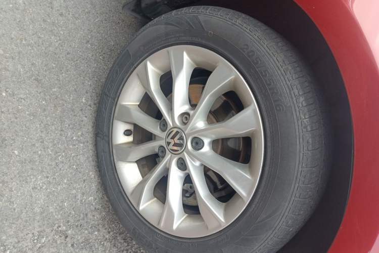 Used Volkswagen Golf 2012 1.6L Automatic Comfort Model Right Front Wheel Hub