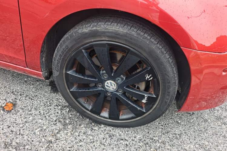Used Volkswagen Golf 2012 1.4TSI Luxury Convertible Edition Right Front Wheel Hub