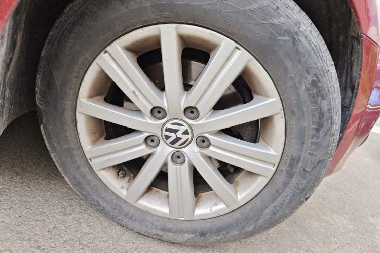 Used Volkswagen Golf 2012 1.6L Automatic Fashion Model Right Front Wheel Hub
