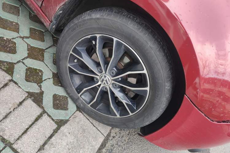 Used Volkswagen Golf 2012 1.6 Manual Comfort Edition Right Front Wheel Hub