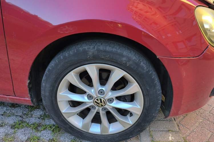 Used Volkswagen Golf 2012 1.6L Automatic Comfort Model Right Front Wheel Hub