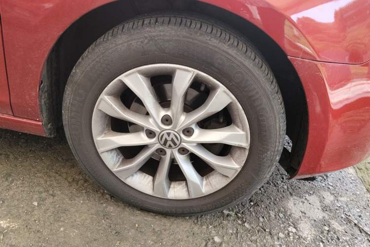 Used Volkswagen Golf 2012 1.6L Automatic Comfort Model Right Front Wheel Hub