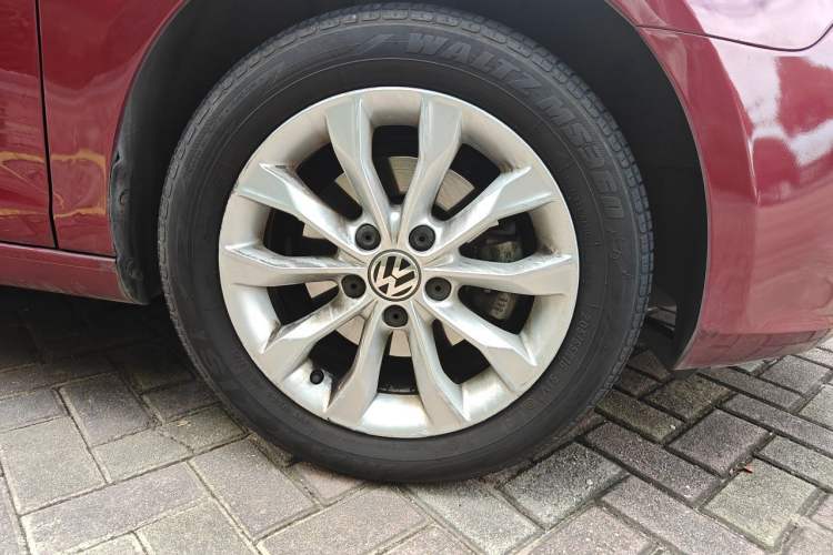 Used Volkswagen Golf 2012 1.6L Automatic Comfort Model Right Front Wheel Hub