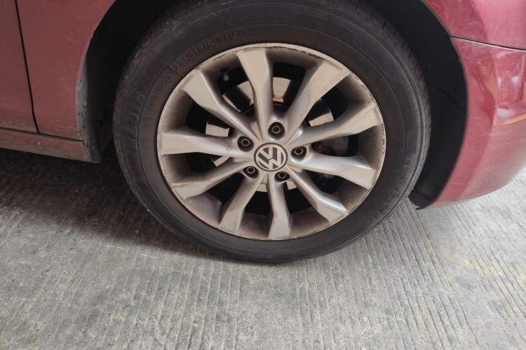 Used Volkswagen Golf 2012 1.6L Automatic Comfort Model Right Front Wheel Hub