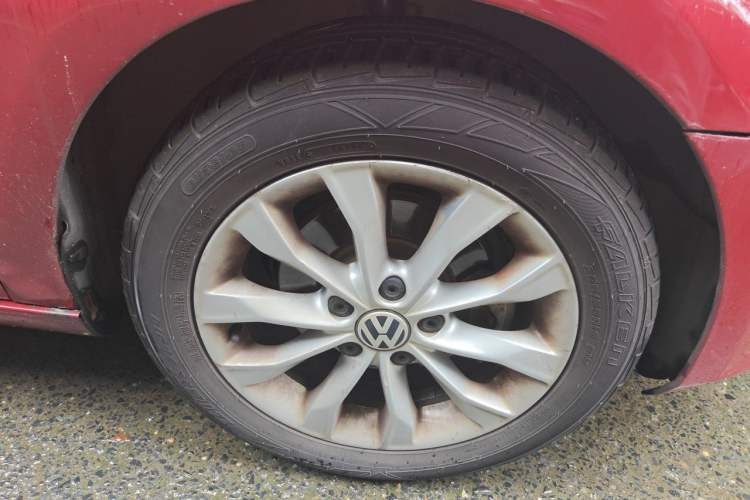 Used Volkswagen Golf 2012 1.6 Manual Comfort Edition Right Front Wheel Hub