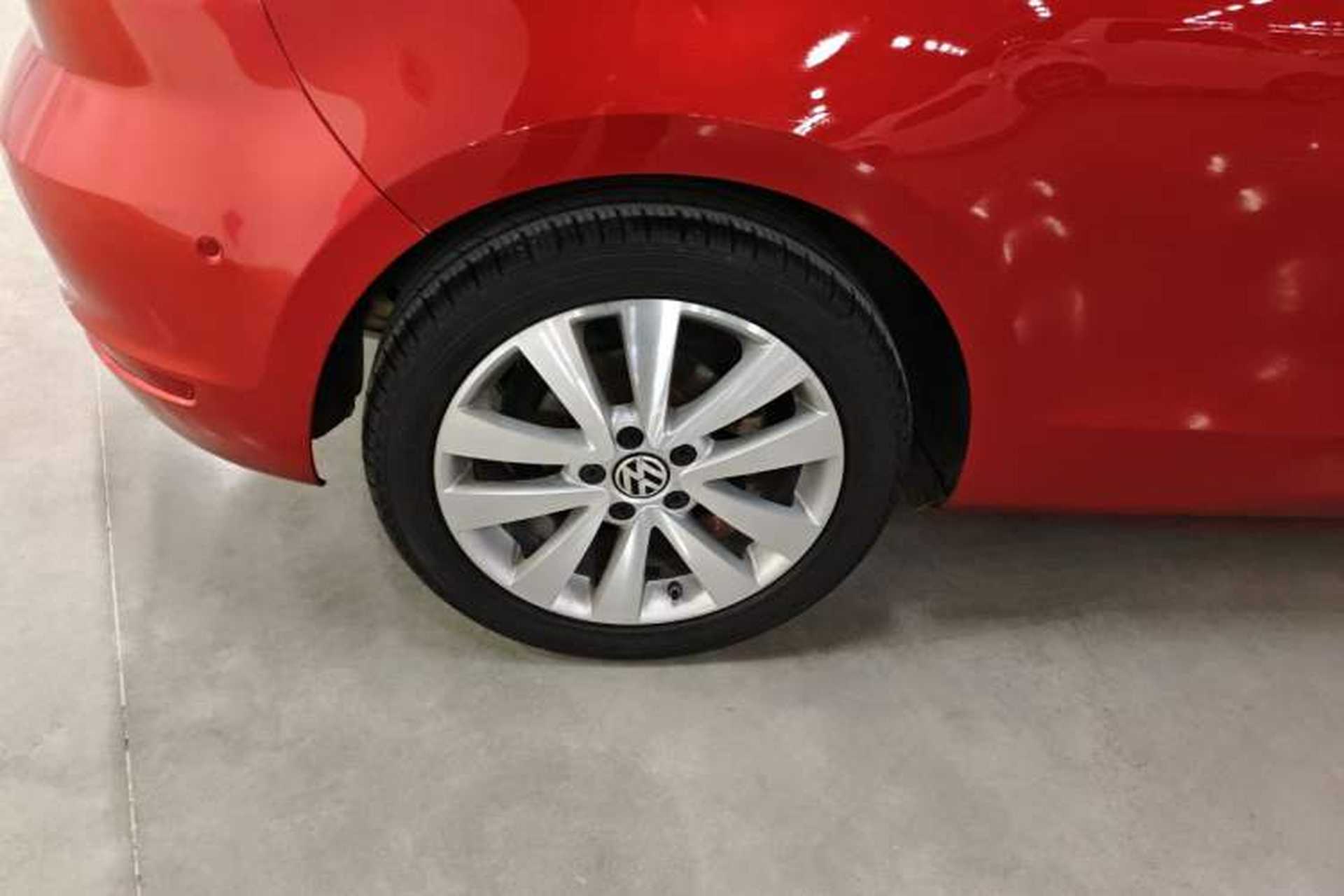 Used Volkswagen Golf 2012 1.4TSI Luxury Convertible Edition Right Rear Wheel Hub