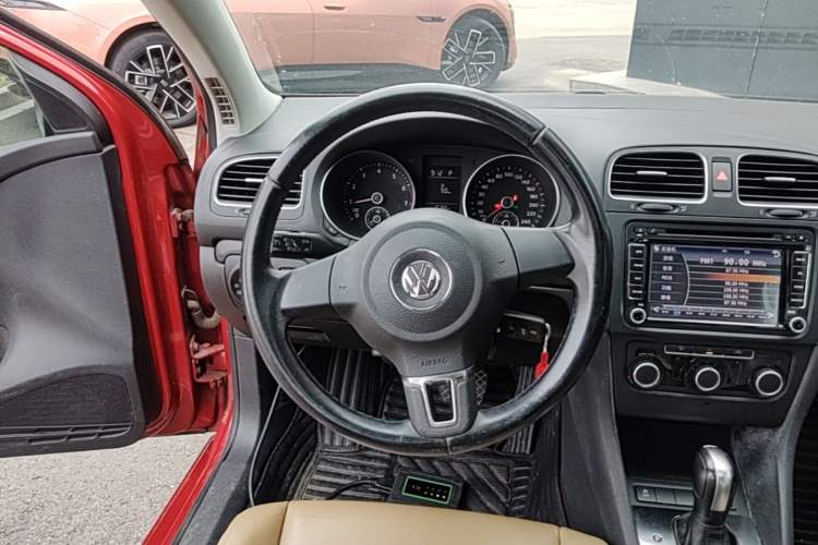 Used Volkswagen Golf 2012 1.6L Automatic Comfort Model Steering Wheel