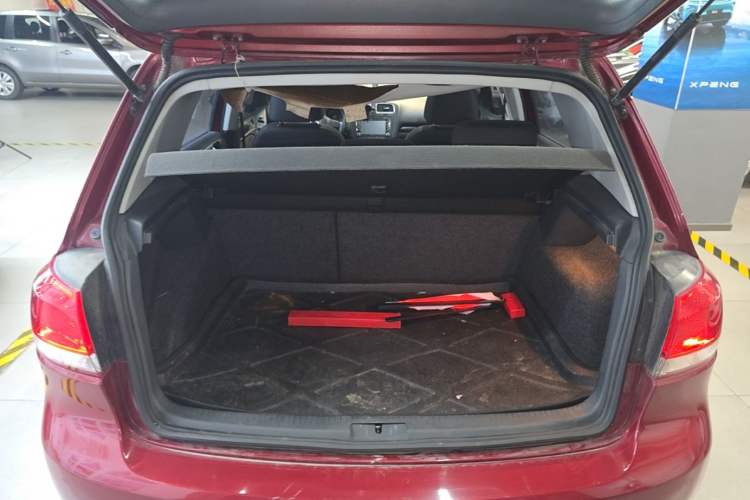 Used Volkswagen Golf 2012 1.6L Automatic Comfort Model Trunk
