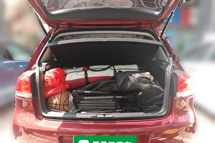 Used Volkswagen Golf 2012 1.6L Automatic Fashion Model Trunk