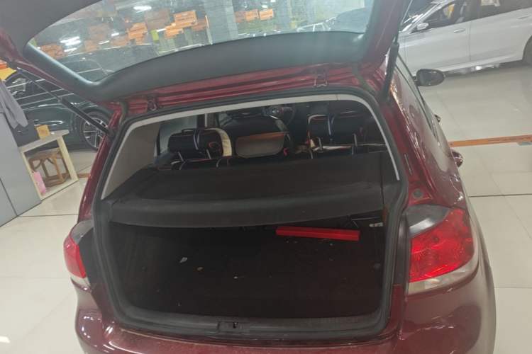 Used Volkswagen Golf 2012 1.6L Automatic Comfort Model Trunk
