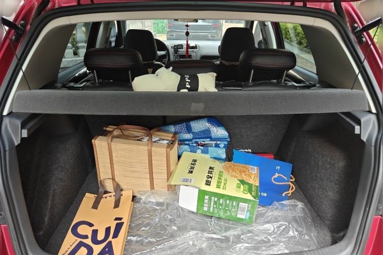 Used Volkswagen Golf 2012 1.6L Automatic Comfort Model Trunk