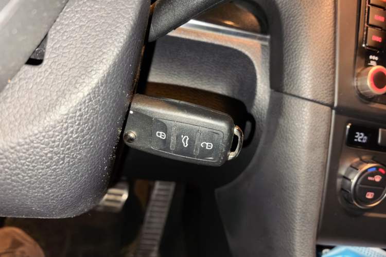 Used Volkswagen Golf 2012 1.4TSI Luxury Convertible Edition Vehicle Key