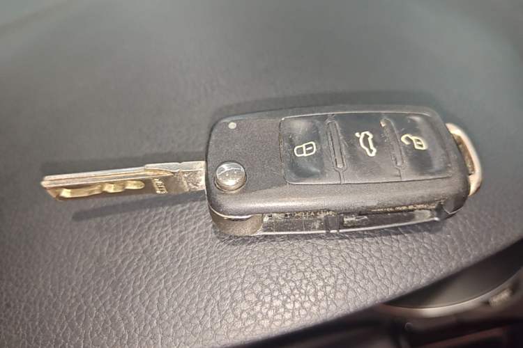 Used Volkswagen Golf 2012 1.4TSI Luxury Convertible Edition Vehicle Key