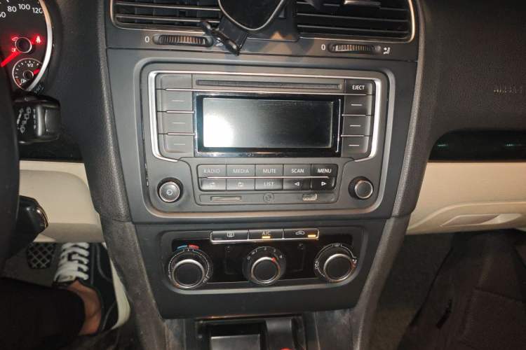 Used Volkswagen Golf 2012 1.4 TSI Manual Comfort Edition Audio And AC Panel