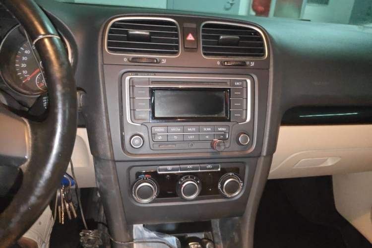 Used Volkswagen Golf 2012 1.4 TSI Automatic Comfort Edition Audio And AC Panel