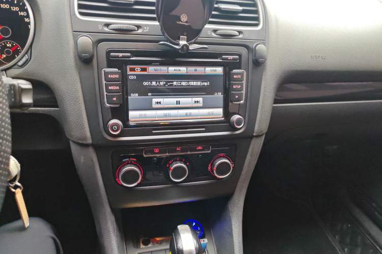 Used Volkswagen Golf 2012 1.6L Automatic Comfort Model Audio And AC Panel
