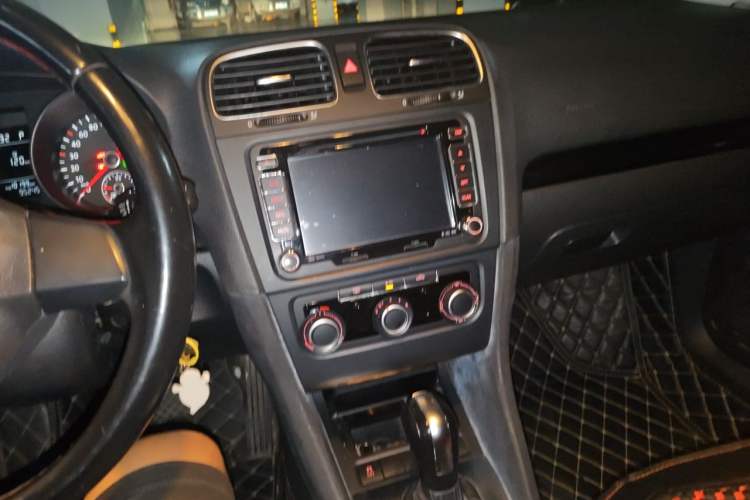 Used Volkswagen Golf 2012 1.6L Automatic Comfort Model Audio And AC Panel