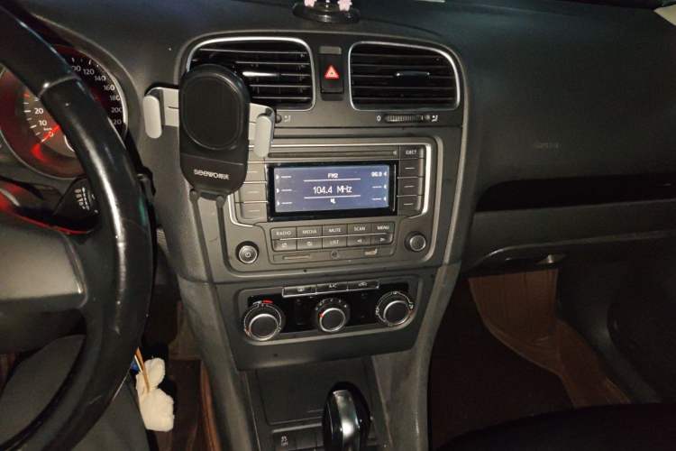 Used Volkswagen Golf 2012 1.6L Automatic Comfort Model Audio And AC Panel