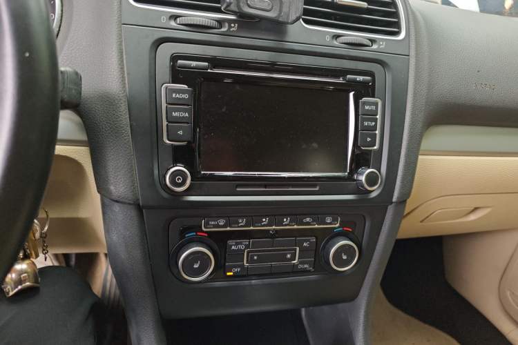 Used Volkswagen Golf 2012 1.4TSI Automatic Luxury Edition Audio And AC Panel