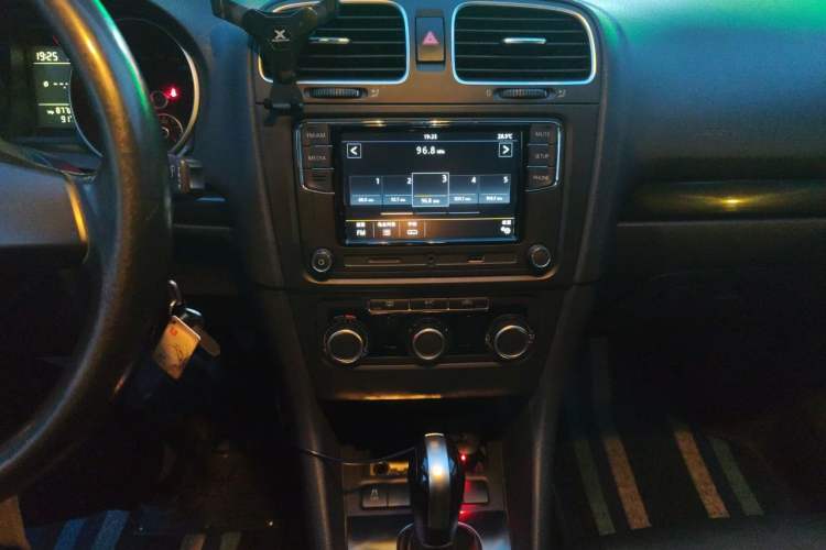 Used Volkswagen Golf 2012 1.6L Automatic Comfort Model Audio And AC Panel