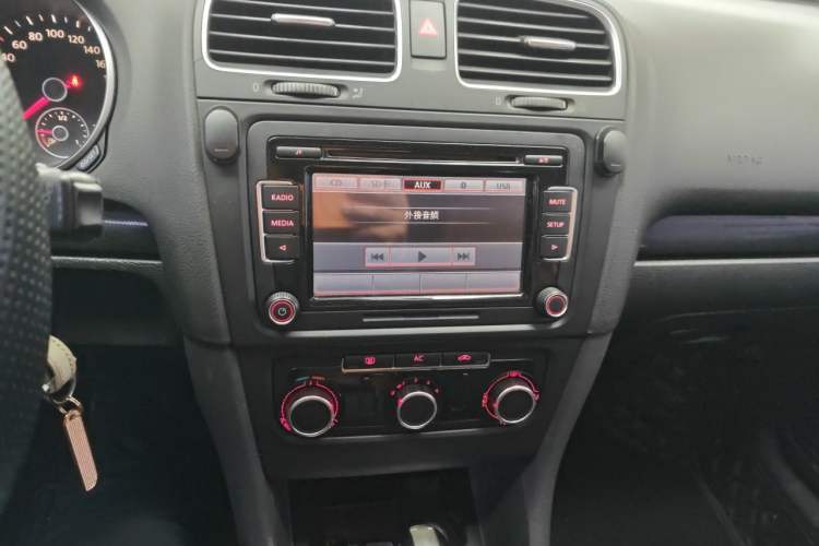 Used Volkswagen Golf 2012 1.6L Automatic Comfort Model Audio And AC Panel