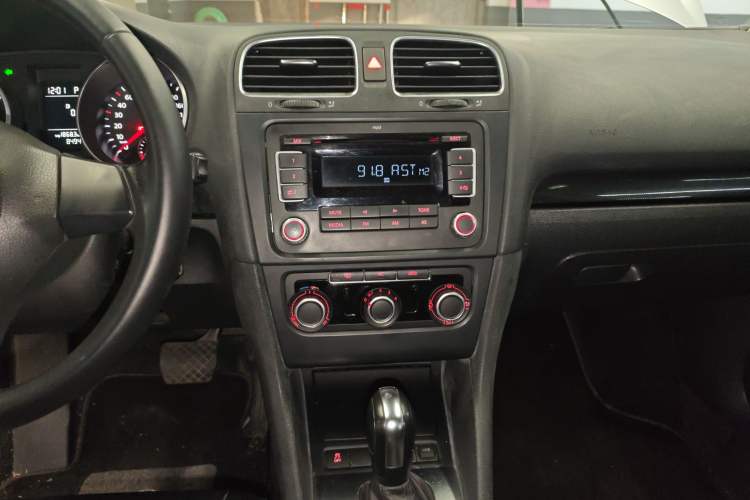 Used Volkswagen Golf 2012 1.6L Automatic Comfort Model Audio And AC Panel