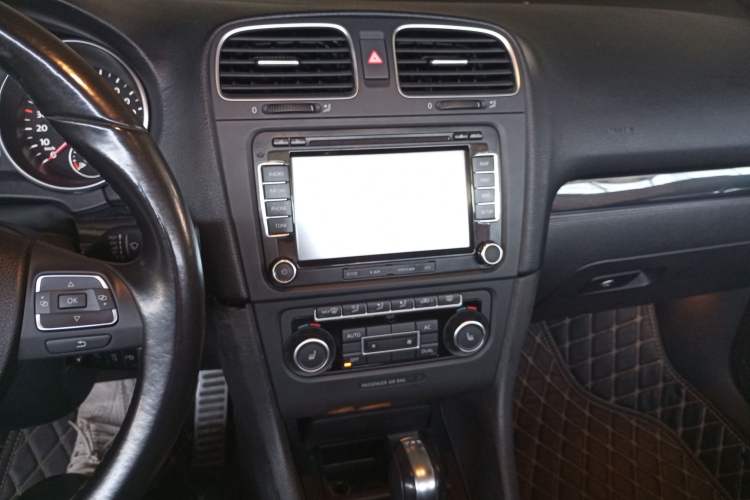 Used Volkswagen Golf 2012 1.4TSI Luxury Convertible Edition Audio And AC Panel