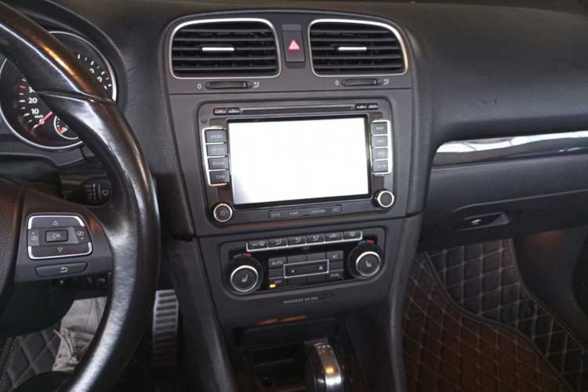 Used Volkswagen Golf 2012 1.4TSI Luxury Convertible Edition Audio And AC Panel