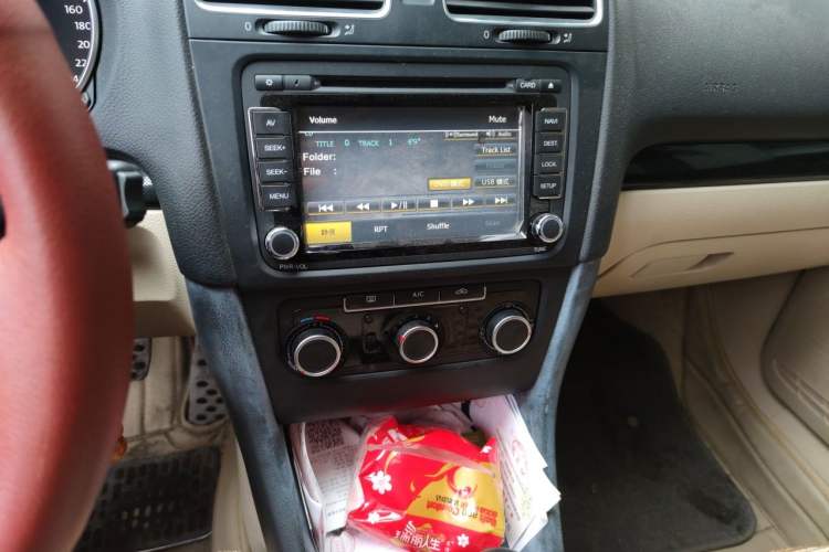Used Volkswagen Golf 2012 1.6 Manual Comfort Edition Audio And AC Panel