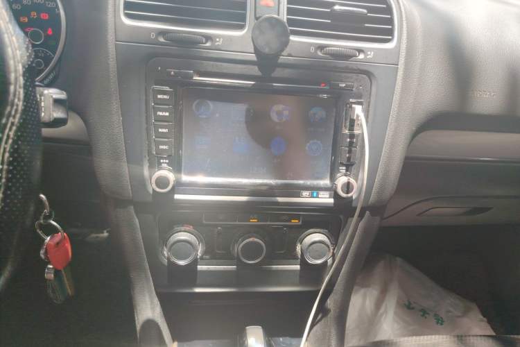 Used Volkswagen Golf 2012 1.6L Automatic Fashion Model Audio And AC Panel
