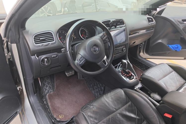Used Volkswagen Golf 2012 1.4TSI Luxury Convertible Edition Center Console