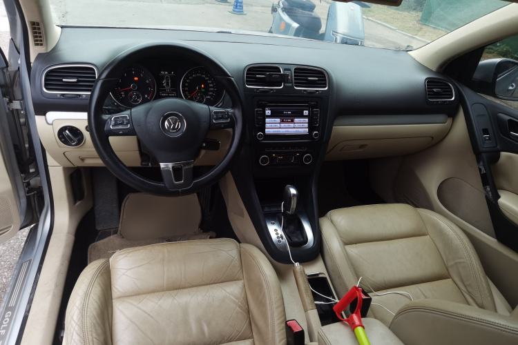 Used Volkswagen Golf 2012 1.4TSI Automatic Luxury Edition Center Console