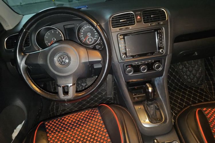Used Volkswagen Golf 2012 1.6L Automatic Comfort Model Center Console