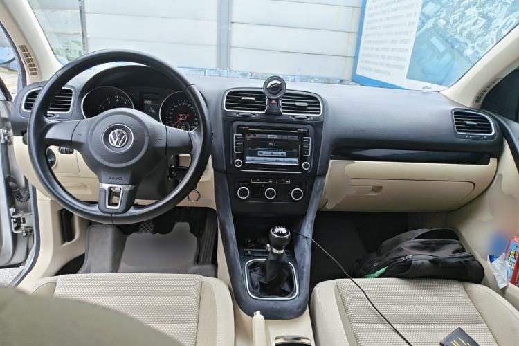 Used Volkswagen Golf 2012 1.4 TSI Manual Comfort Edition Center Console