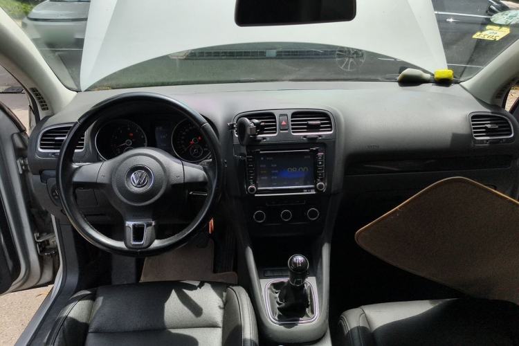 Used Volkswagen Golf 2012 1.4 TSI Manual Comfort Edition Center Console