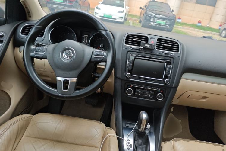 Used Volkswagen Golf 2012 1.4TSI Automatic Luxury Edition Center Console