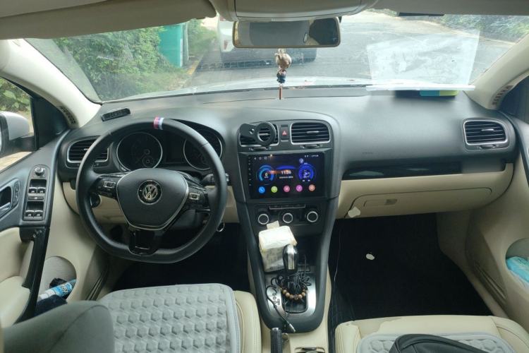 Used Volkswagen Golf 2012 1.4 TSI Automatic Comfort Edition Center Console