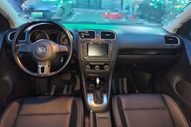 Used Volkswagen Golf 2012 1.6L Automatic Comfort Model Center Console